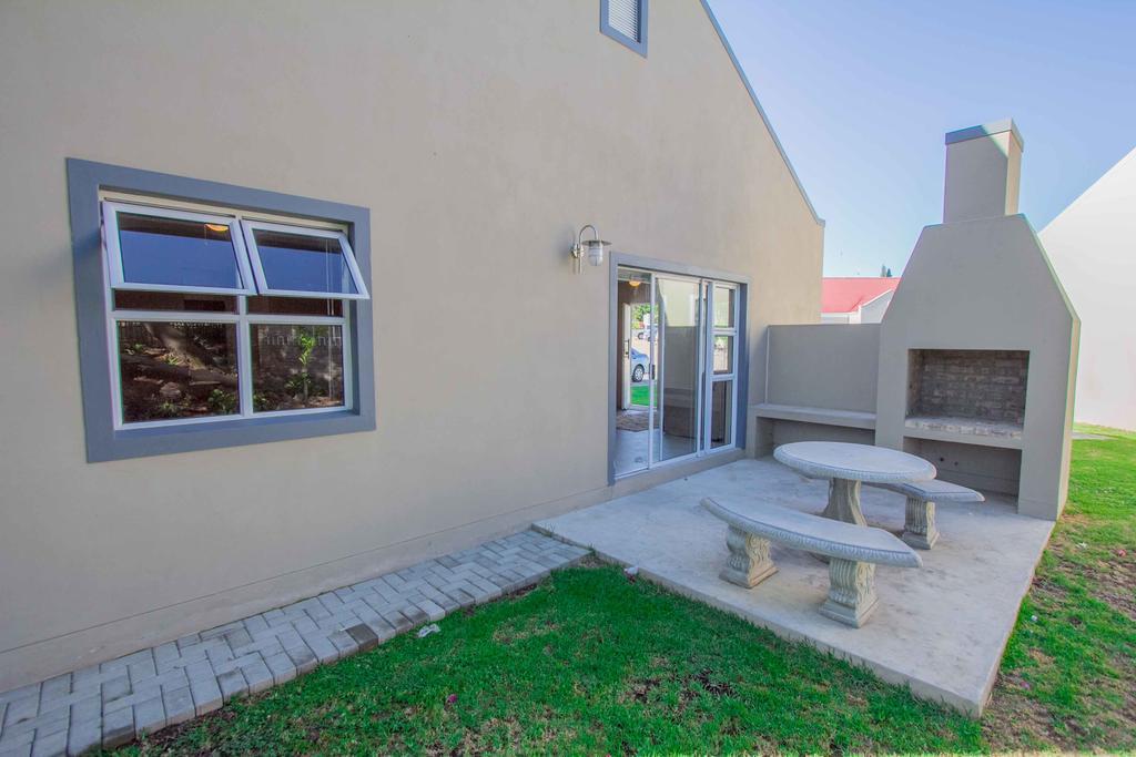 El Dorado 65 Luxury Self Catering Villa Оудсхорн Екстериор снимка